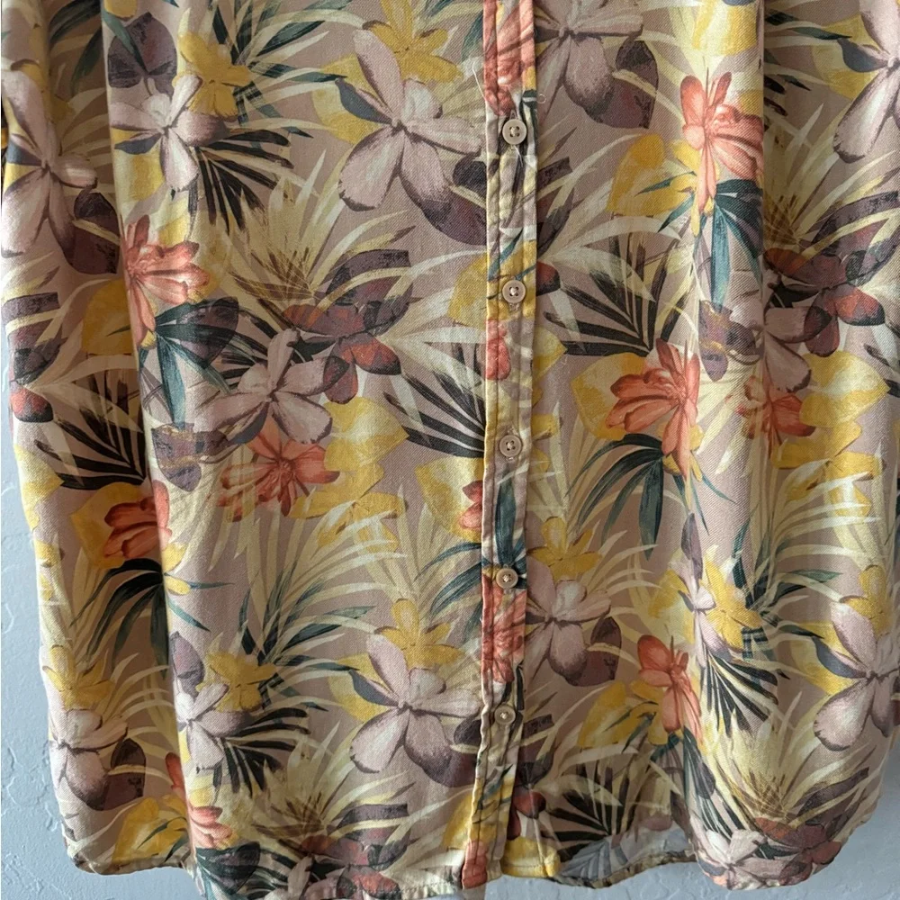 Hawaiian flower blouse - Picture 4 of 15